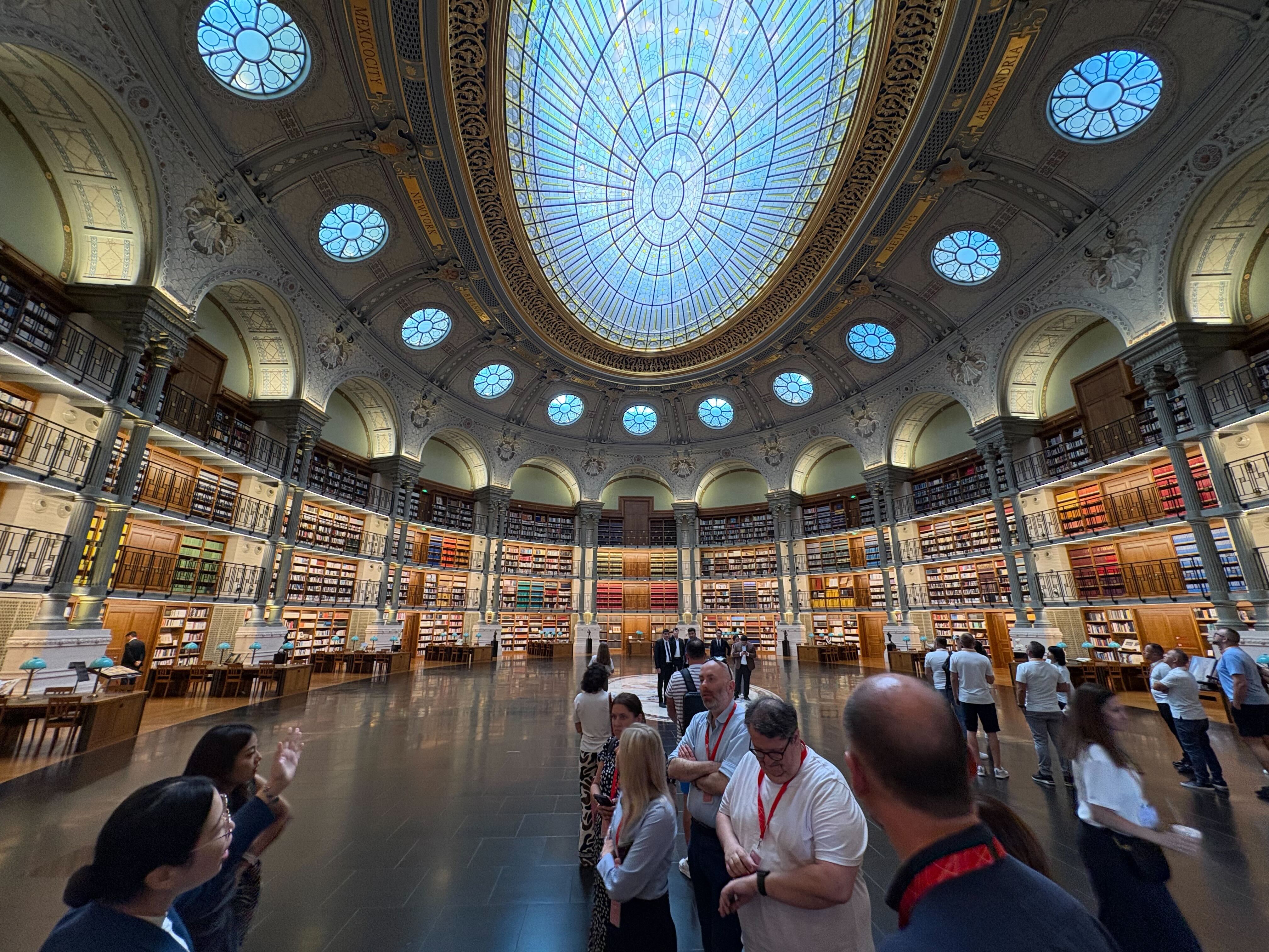 An image inside Huawei&#039;s library