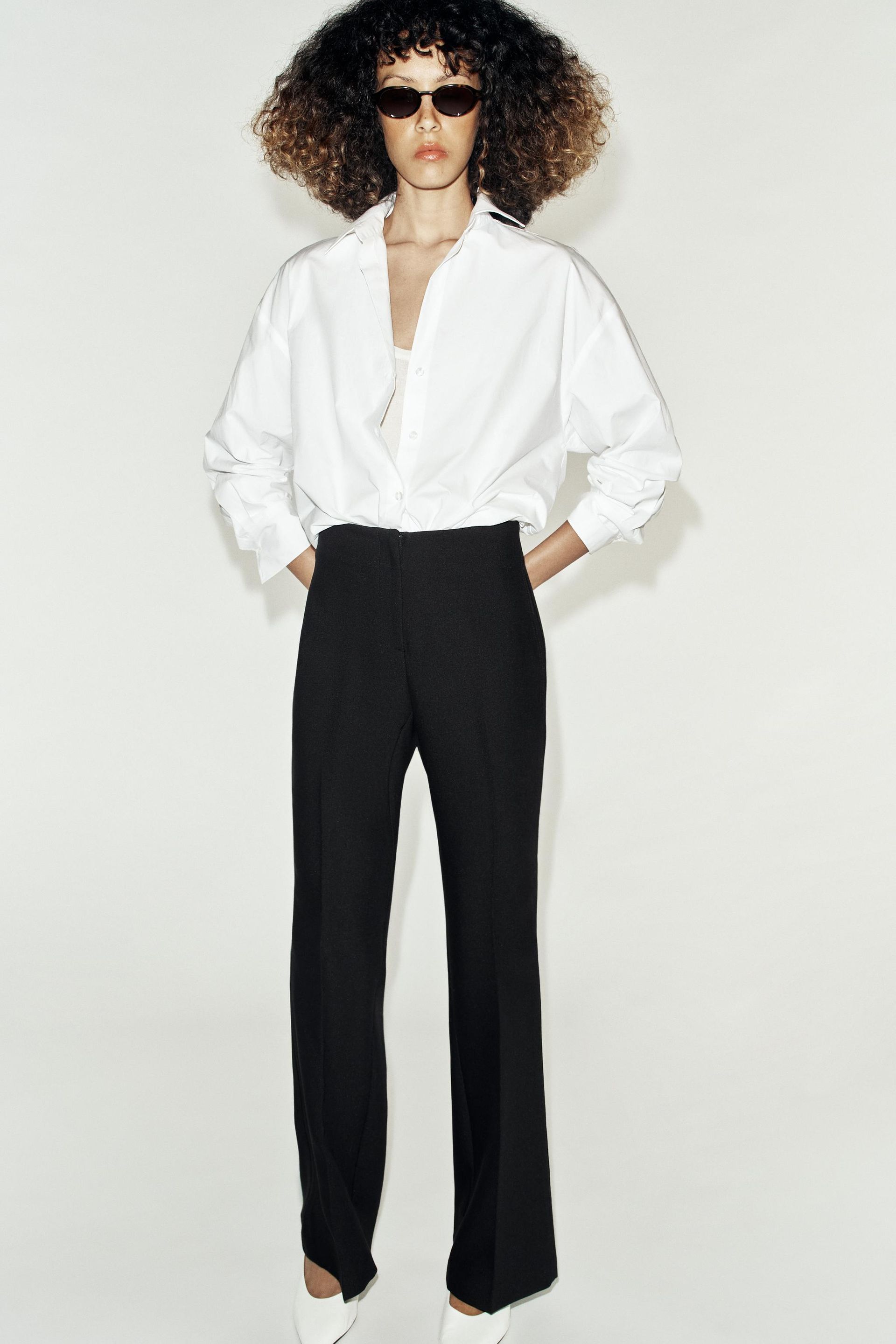 Low-Rise Flare Pants - Black - Xs