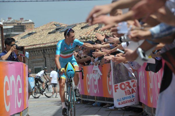 Vincenzo Nibali (Astana) at the start