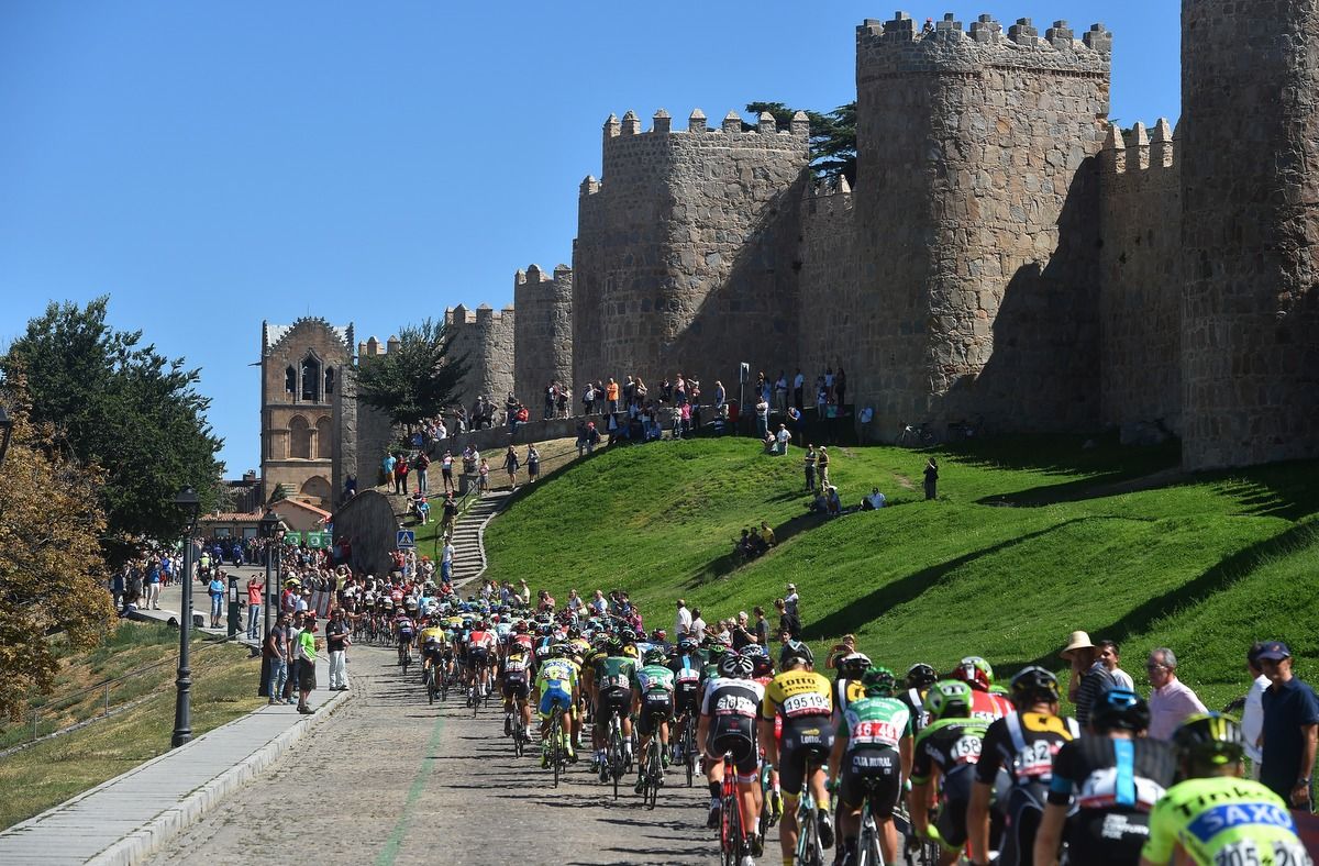 The peloton rides into Avila