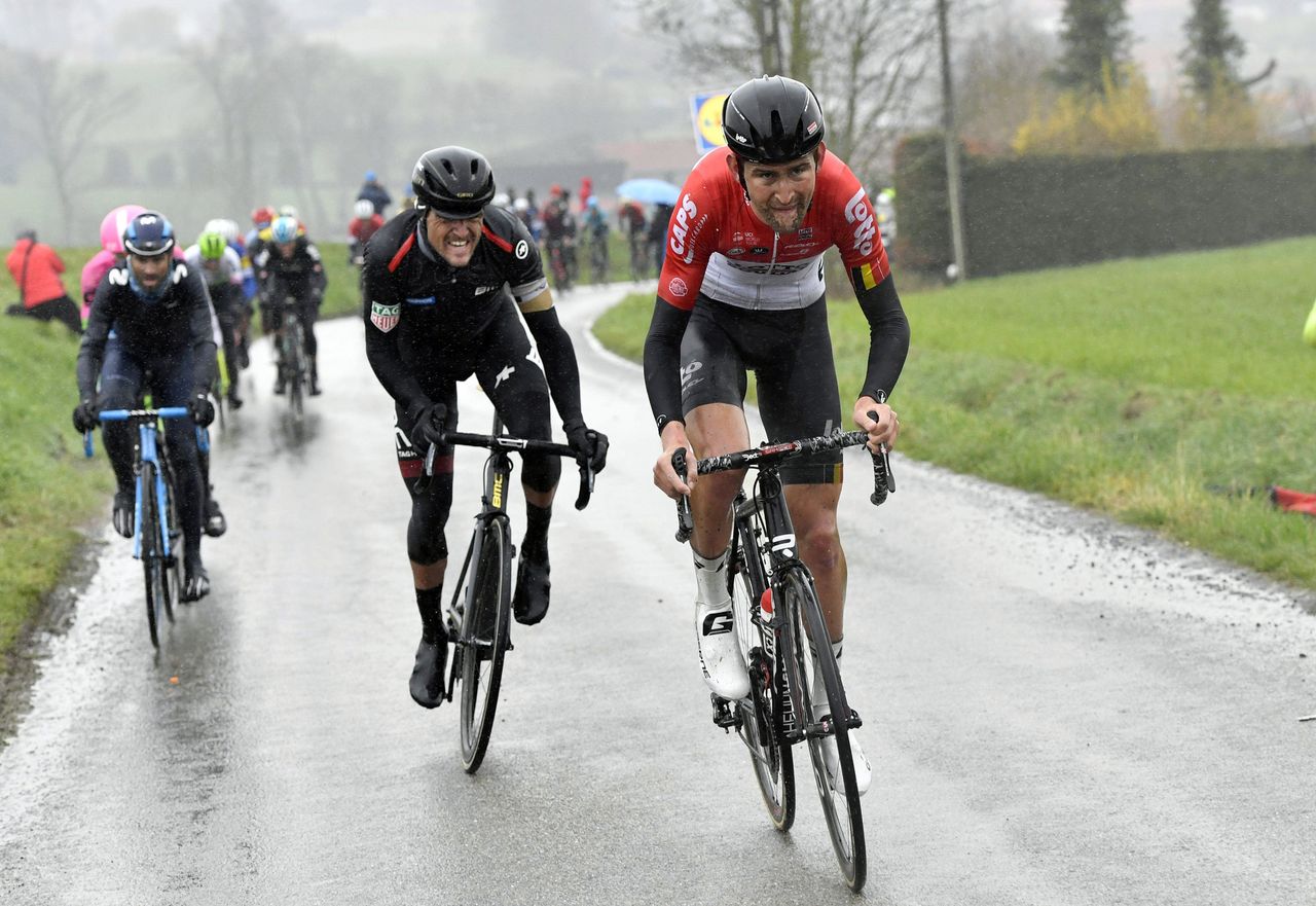 Tiesj Benoot (Lotto Soudal) leaves the other chasers behind