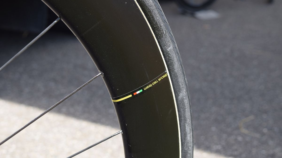 Disc brakes result in neat looking carbon rims, with full stickers and no brake track