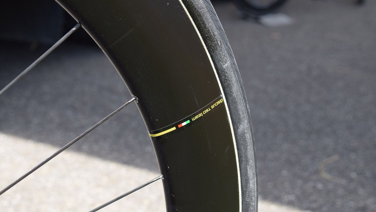 Disc brakes result in neat looking carbon rims, with full stickers and no brake track