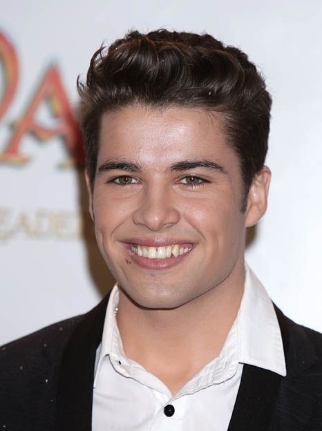 Joe McElderry signs for Popstar to Operastar