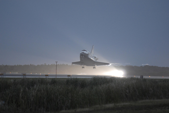 Shuttle Landing a &#039;Great Christmas Present,&#039; NASA Says