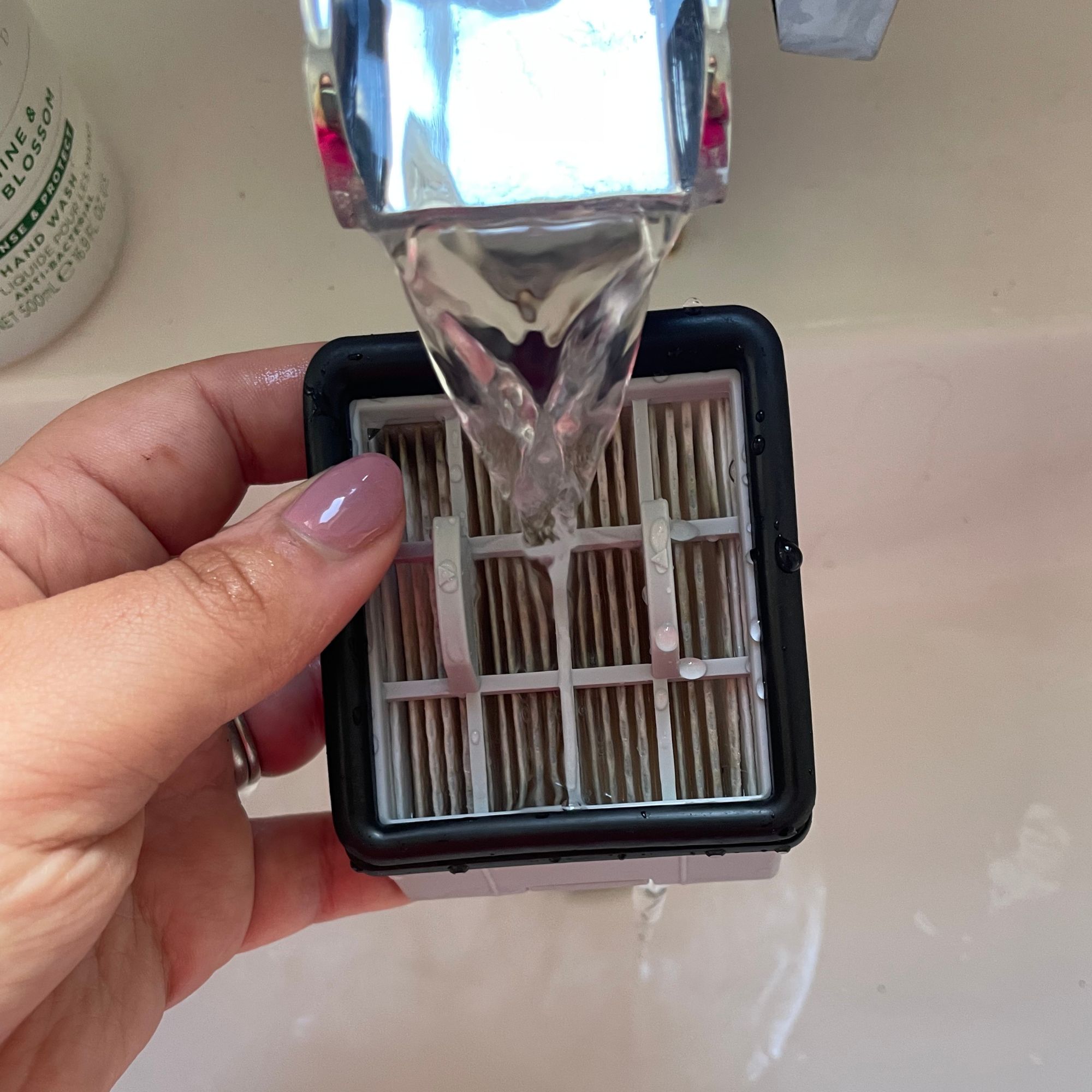 Cleaning Bissell Crosswave Omniforce Edge filter under a tap