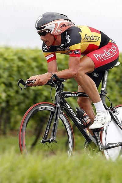 Leif Hoste (Predictor Lotto) the Belgian TT champ, sets time splits for Evans