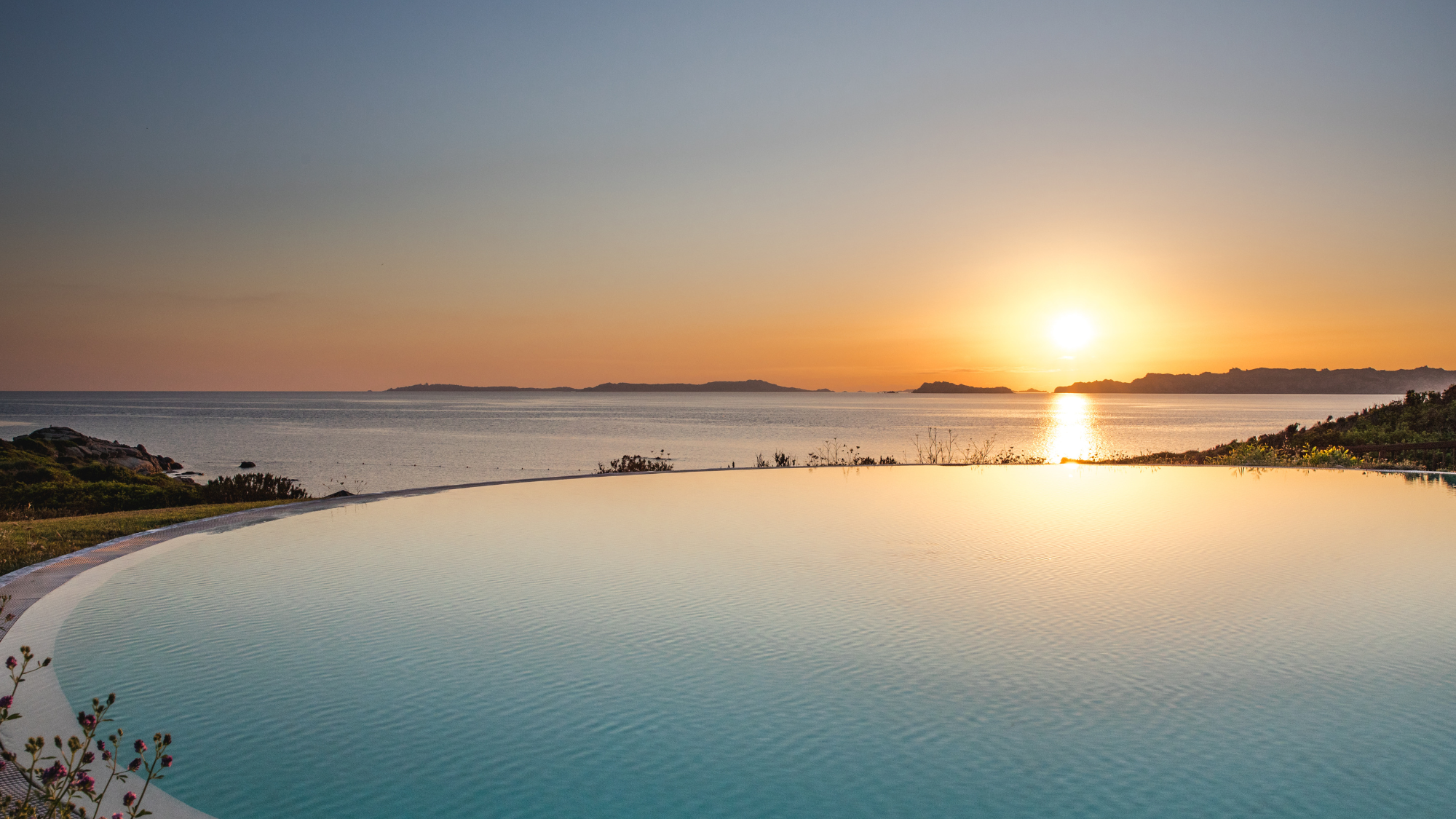 Valle dell’Erica Thalasso & Spa outdoor pool at sunset
