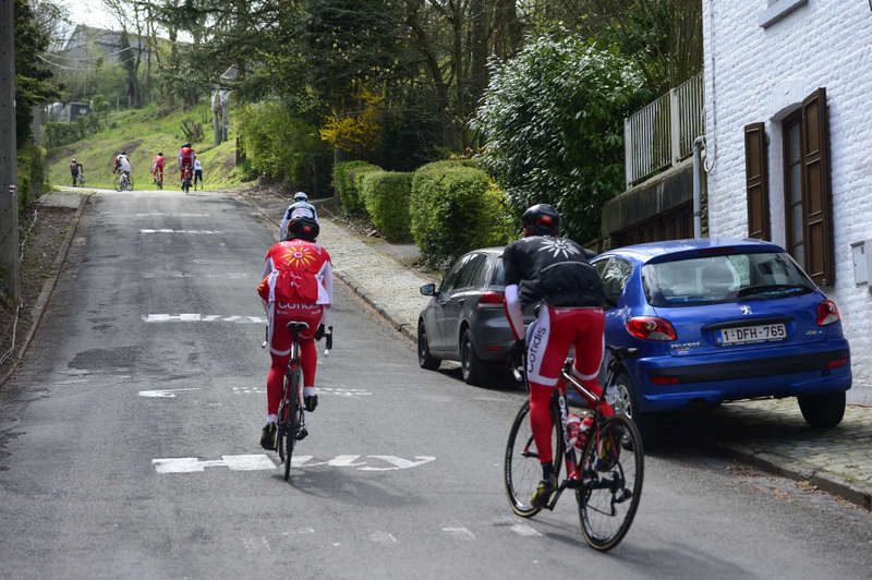 The Cofidis team is spread across the climb