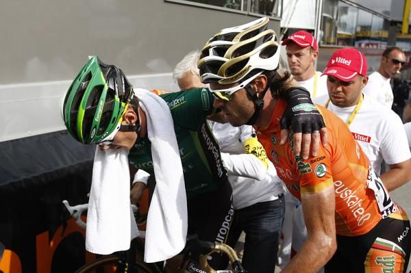 Sanchez congratulates winner Pierre Rolland.