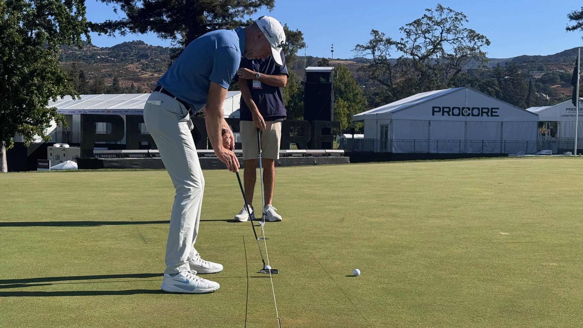 Player practice putting at Procore tournament
