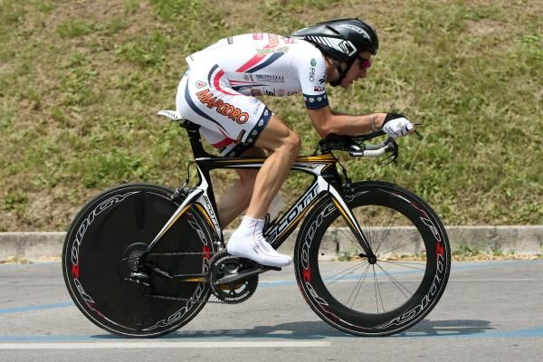 Matteo Mammini powers to the win in the espoirs.