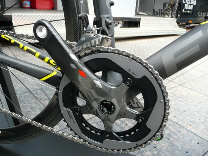 The Izalco Pro was fitted with SRAM Red 11 sp, and DT Swiss RRC 31 tubulars on bolt-through axles