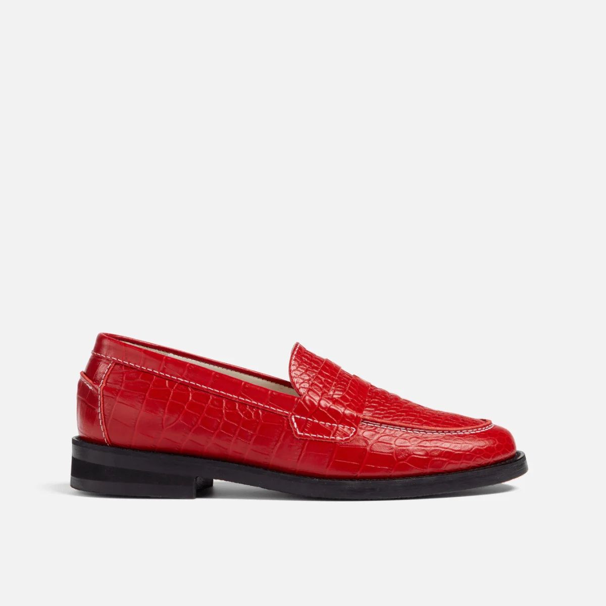 The Red Flat Shoe Trend Will Elevate Your Spring Jeans Outfits The Red Flat Shoe Trend Will Elevate Your Spring Jeans Outfits