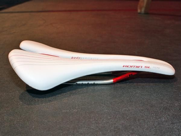 The Romin is mostly flat like the Toupe but has a slightly kicked-up tail.