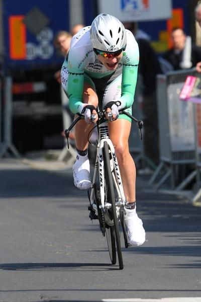 Marianne Vos (Nederland Bloeit) approaches the finish line to take third place, seven seconds slower than Bruins.