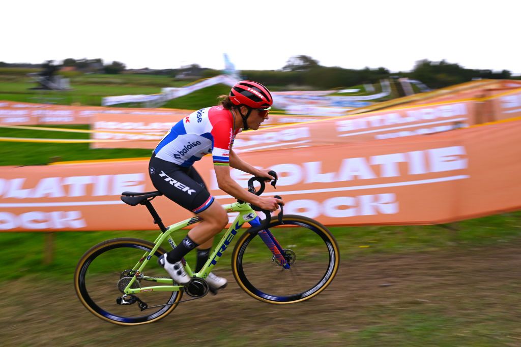 RUDDERVOORDE BELGIUM OCTOBER 20 Lucinda Brand of The Netherlands and Team Baloise Trek Lions competes during the 37th Superprestige Ruddervoorde 2024 Womens Elite on October 20 2024 in Ruddervoorde Belgium Photo by Luc ClaessenGetty Images