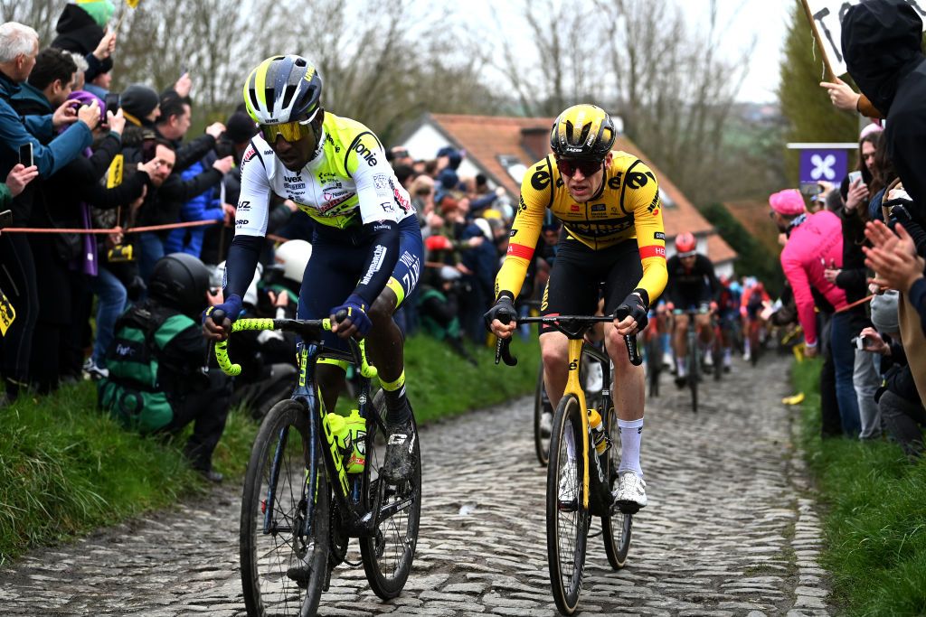 Girmay, Van der Hoorn and De Gendt all out of Paris-Roubaix | Cyclingnews