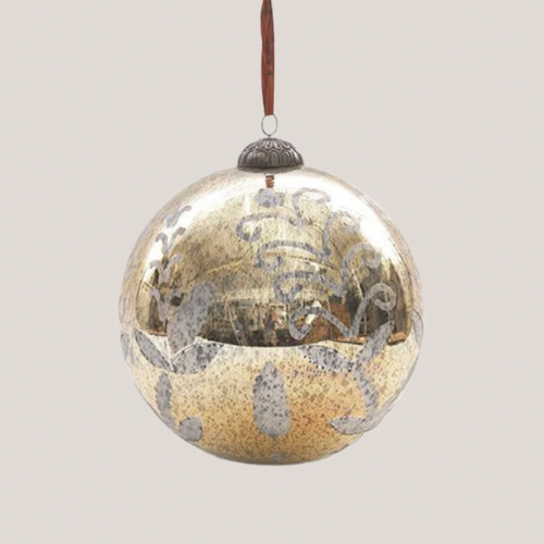 A golden bauble with a icicle pattern