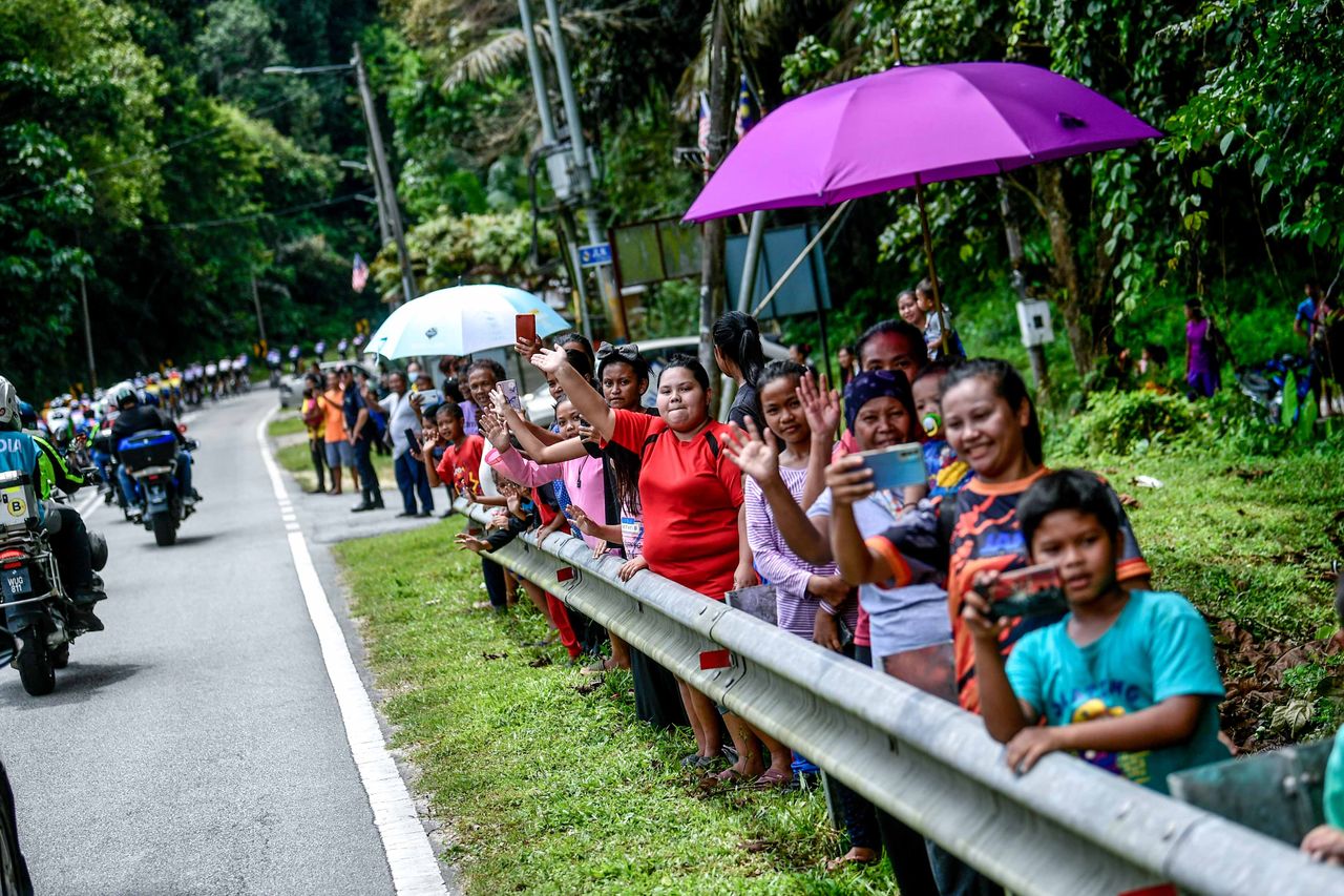 Crowds lining the road on stage 1 of Petronas Le Tour de Langkawi 2022