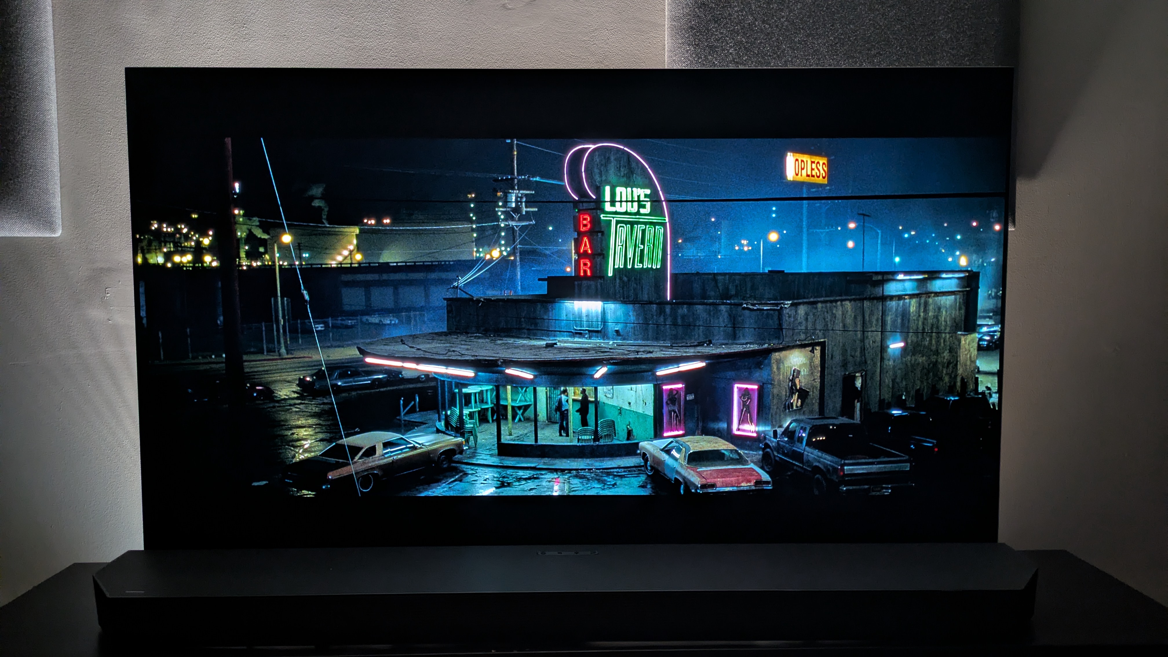 A shot of Lou's bar from Fight Club 4K Blu-ray on LG G5 OLED. The bar shows deep black tones and punchy colors from the neon signs