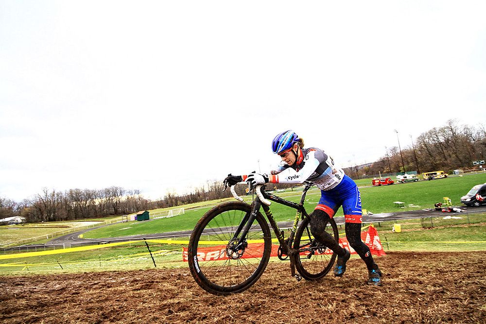 Maghalie Rochette (CLIF Pro Team) leads the last lap with a comfortable cushion