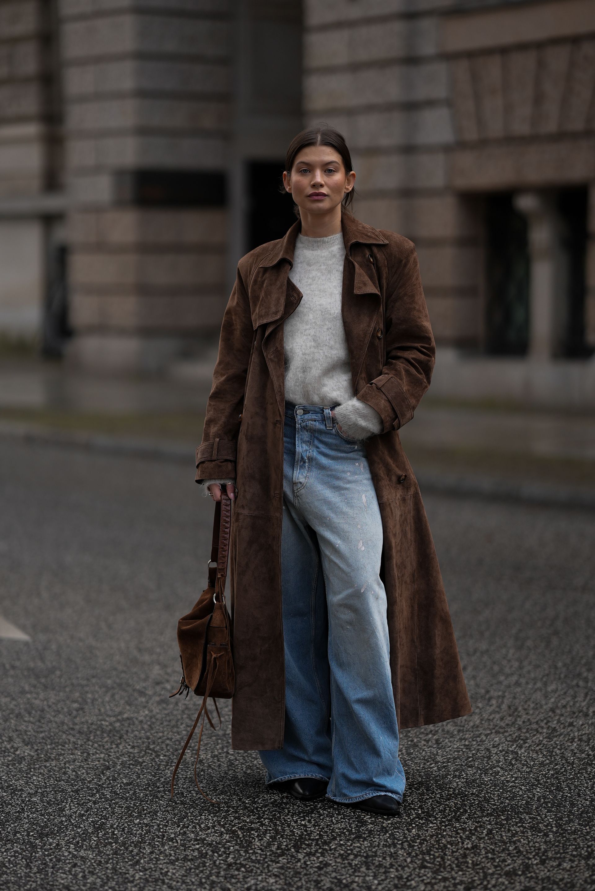 Woman wearing a light wash jeans outfit.