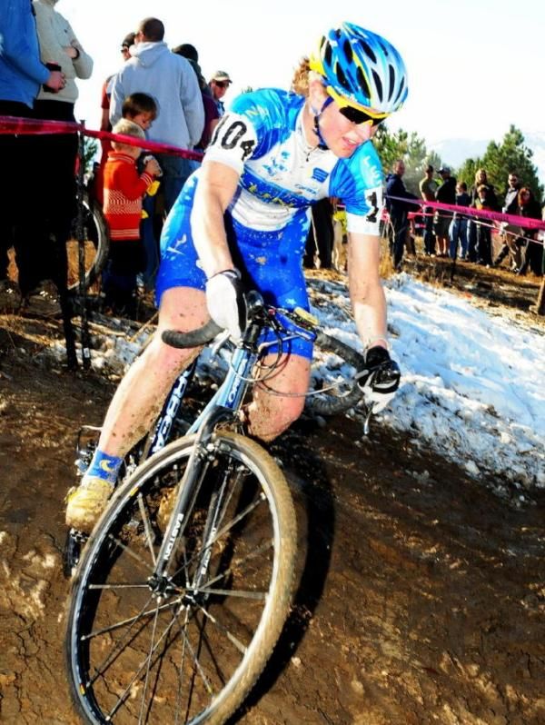 Alison Dunlap (Luna Pro Team) has great bike handling skills