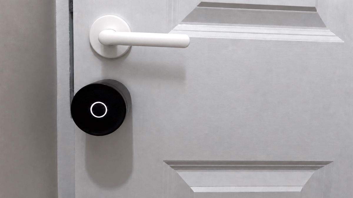 Yale Linus Smart Lock L2 Lite installed on door underneath door handle