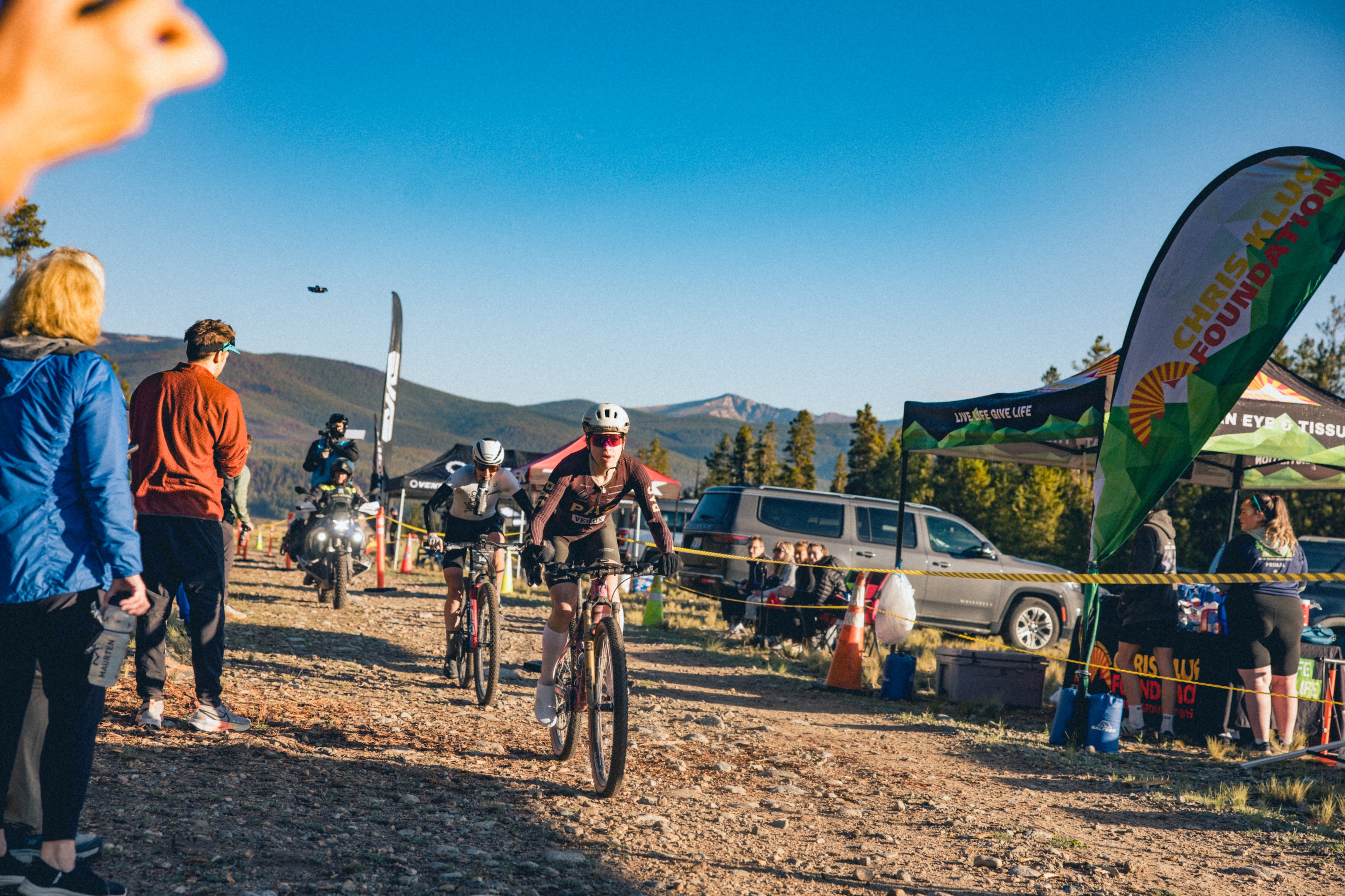 Cecily Decker and Sarah Lange pass through a new elite-only feed zone at 2026 Leadville Trail 100 MTB