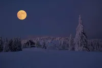 How and when to photograph the Moon