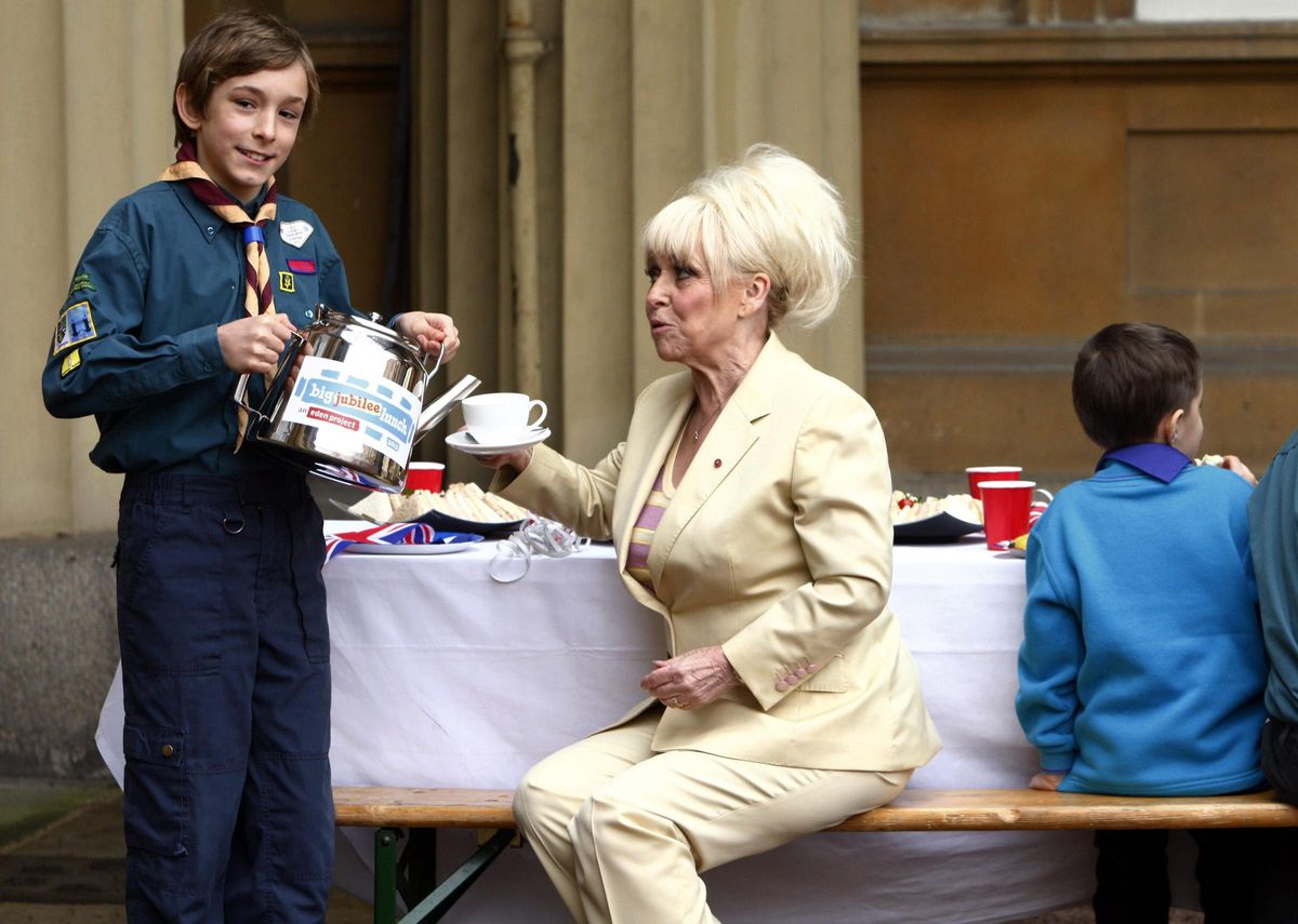 Barbara Windsor hosts lunch fit for a queen 