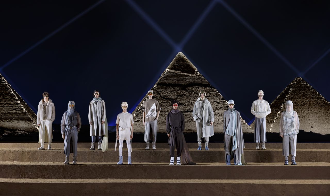 Dior models in front of Pyramid