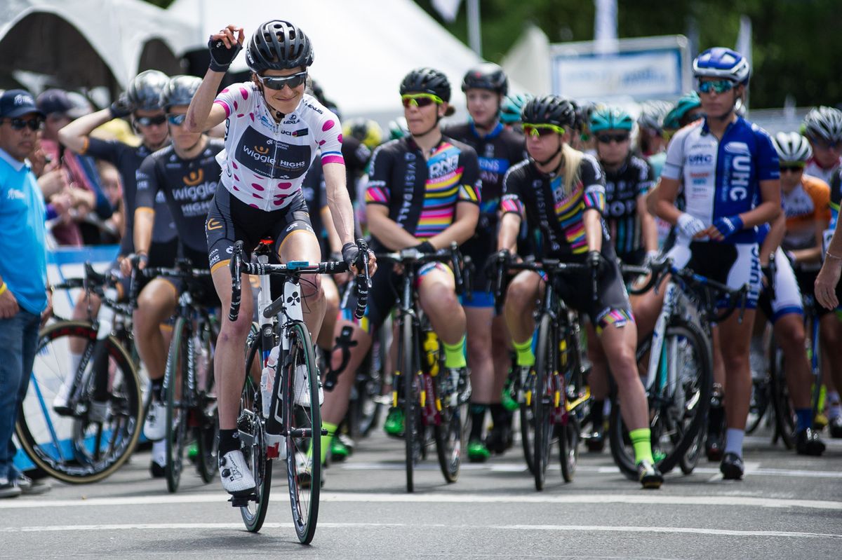 Mara Abbott (Wiggle High5) rolls to the line in the mountain jersey