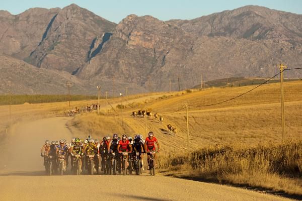 Early morning lead group during stage three