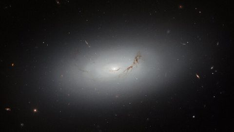 Hubble telescope spots glowing galactic disk in deep space (photo) | Space