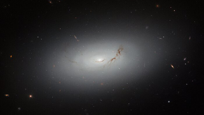 Hubble telescope spots glowing galactic disk floating in deep space (photo)