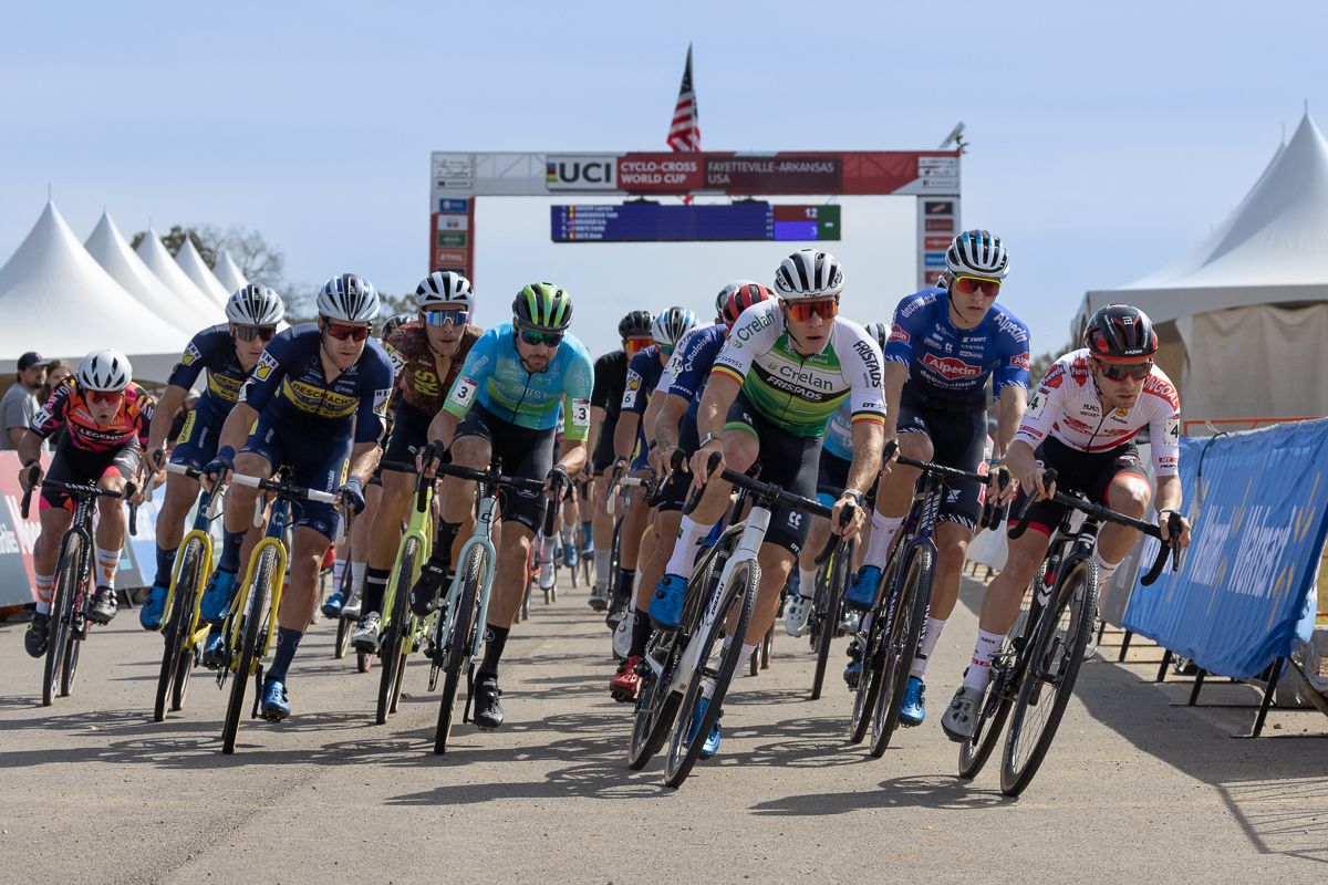 Eli Iserbyt (Pauwels Sauzen - Bingoal) got the inside position to take the Oz Cross UCI Wolrd Cup.