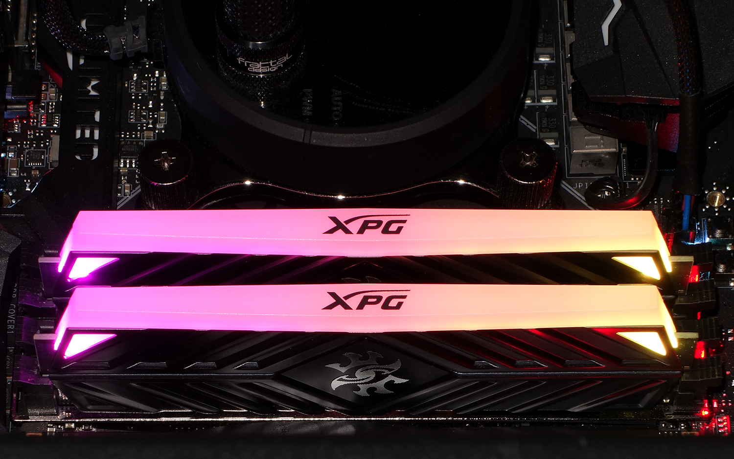 Leuk vinden Volwassenheid vermoeidheid Adata XPG Spectrix D41 2x 8GB DDR4-3200 Review: RGB on the Cheap - Tom's  Hardware | Tom's Hardware