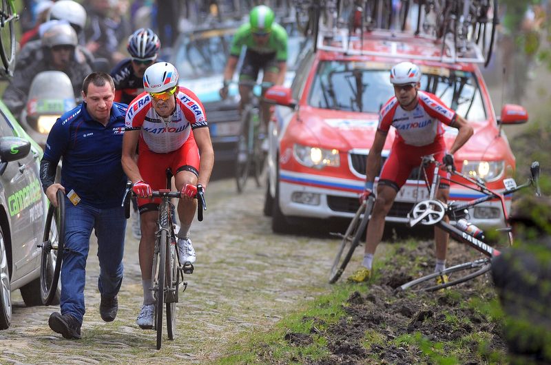 Alexander Kristoff gets going after a mechanical