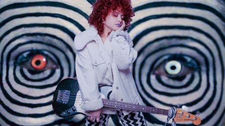 Bassist Pops Magellan