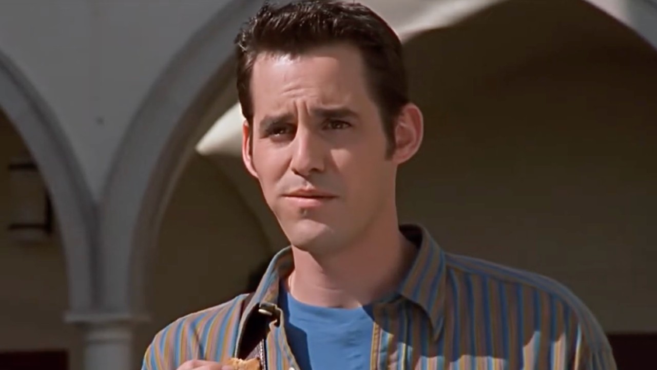 Xander Harris (Nicholas Brendon) eats a cookie on Buffy the Vampire Slayer.
