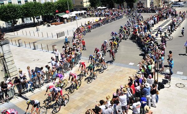 The Tour de France peloton makes its way from Samatan to Pau, one day prior to the second rest day.