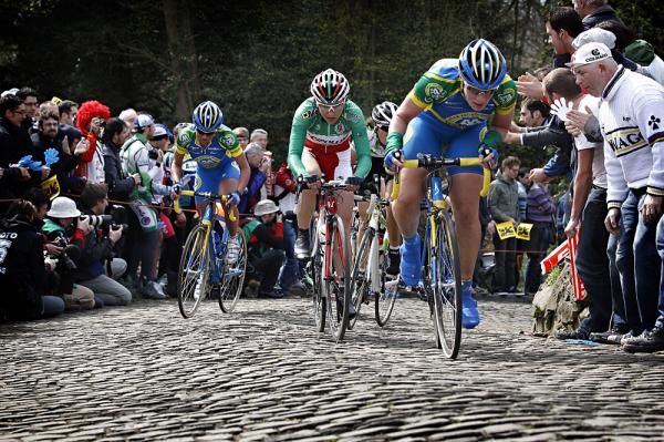 Kirsten Wild (AA Drink) muscles up the Kapelmuur