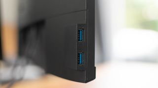 Dell P2719HC side USB ports