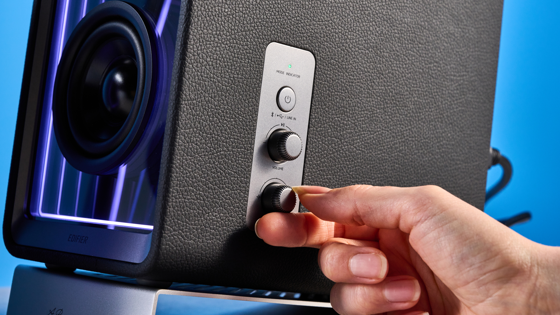 Edifier QR65 gaming and computer speakers in black