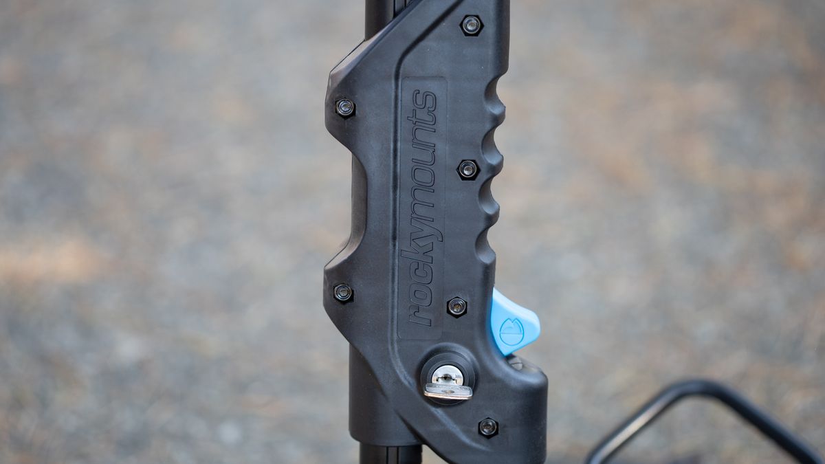 Best rooftop bike rack - Rockymounts Tomahawk wheel adjustment