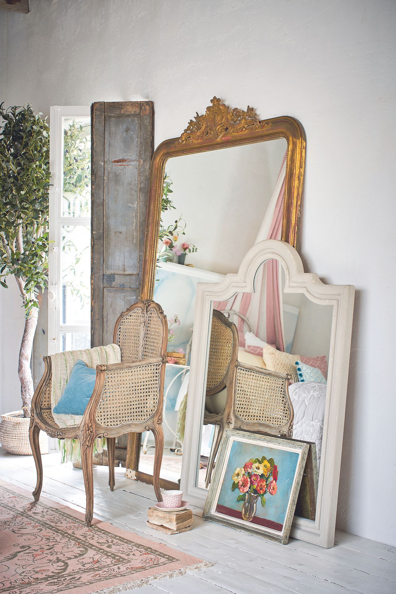 How to clean a mirror without streaks according to experts Homes