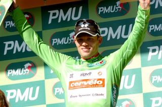 Thor Hushovd (Cervelo) holds on to the green jersey in Reims