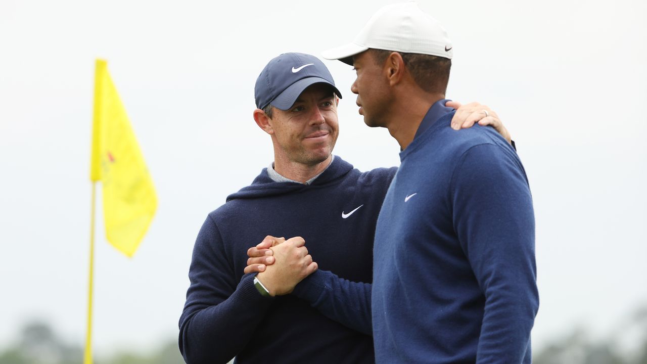 Rory McIlroy shakes hands with Tiger Woods